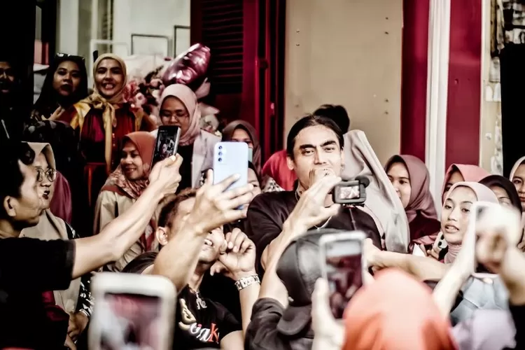 Musisi sekaligus vokalis Setia Band, Charly van Houten.  ((Instagram.com/@charly_setiaku))