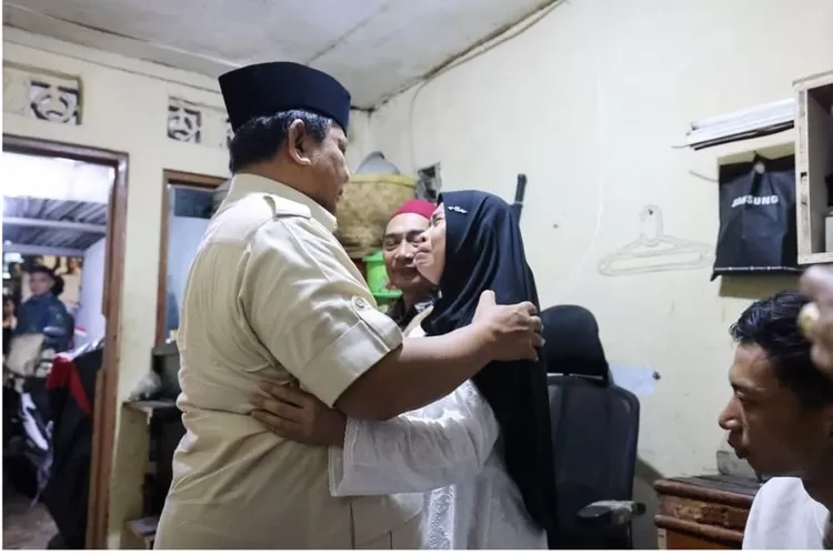 Presiden Republik Indonesia Prabowo Subianto melayat ke rumah Affan Kurniawan