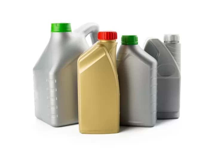 Foto Ilustrasi - Ada beberapa cara untuk membedakan oli motor palsu.  ((freepik/fabrikasimf))