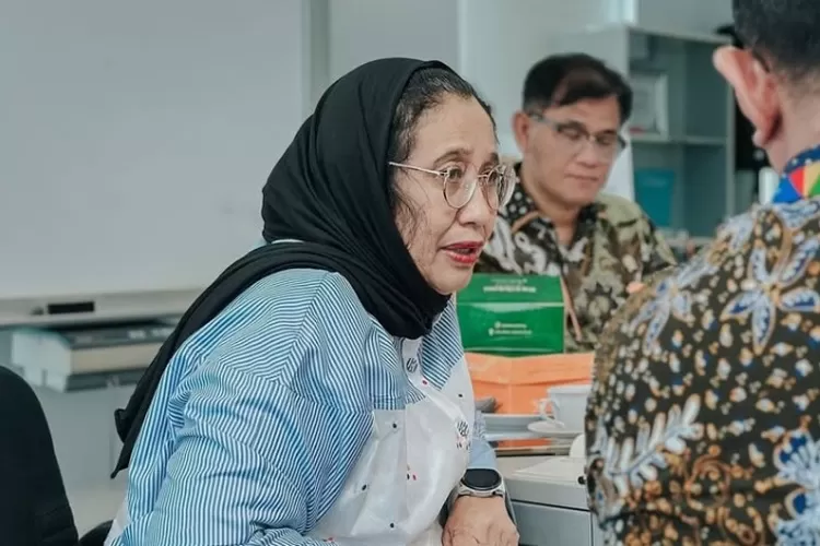 Wakil Kepala Badan Gizi Nasional (BGN), Nanik Deyang mengaku prihatin terhadap para siswa yang terdampak insiden keracunan dalam program MBG.  ((Instagram.com/@nanik_deyang))