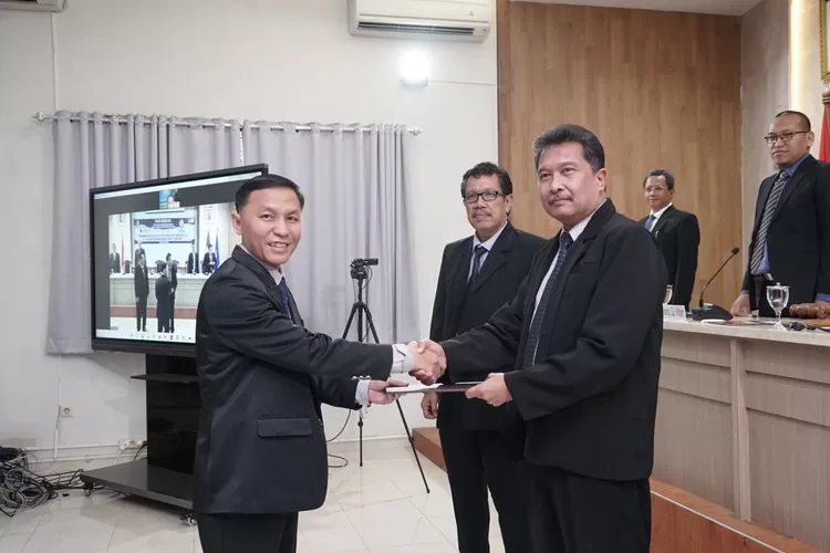 Raih Predikat Cumlaude, Usman Ependi Lulusan Pertama Doktor Sistem Informasi UNDIP