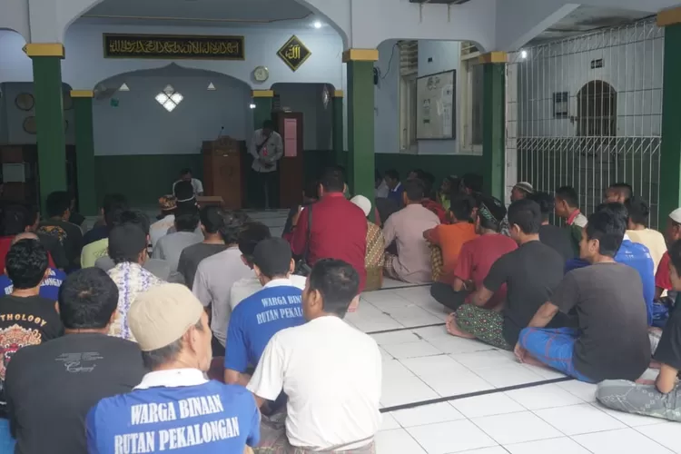 PENGAJIAN : WBP Rutan Kelas IIA Pekalongan didorong untuk terus meningkatkan ketakwaannya selama Bulan Ramadan, dengan diminta untuk memperbanyak ibadah.