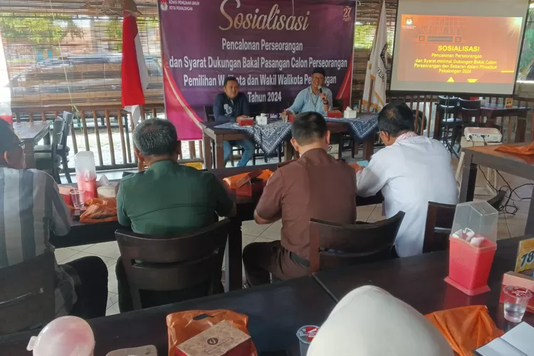 SOSIALISASI : KPU Kota Pekalongan menggelar sosialisasi pencalonan perseorangan dan syarat minimal dukungan bakal calon perseorangan serta persebarannya. (KONTENJATENG.COM/Arif Prayoga)