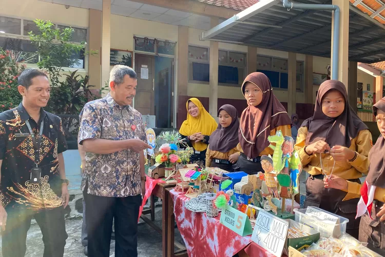 SDN Bringin 02 melaksanakan kegiatan Gelar Karya dan Market Day. (kontenjateng.com)