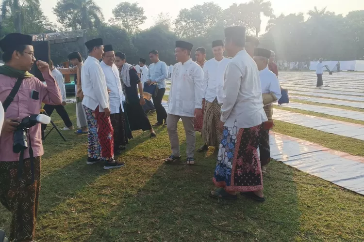 SHOLAT IDUL ADHA : Wali Kota Pekalongan HA Afzan Arslan Djunaid beserta Forkopimda dan kepala dinas terkait, usai melaksanakan Sholat Idul Adha di Lapangan Mataram, Senin 17 Juni 2024. (KONTENJATENG.COM/Arif Prayoga)
