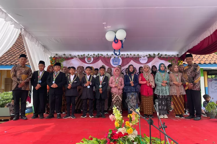 Gelar Karya P5 dan Purnawiyata Peserta Didik Kelas 6 SD Negeri Pesantren usung Tema Kewirausahaan. (dok. kontenjateng.com)