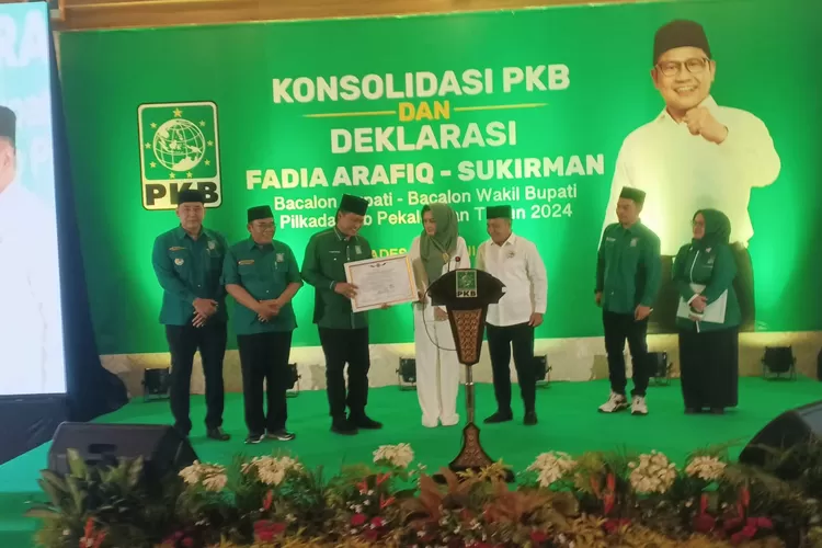 DEKLARASI : PKB secara resmi mendeklarasikan pasangan Fadia Arafiq-Sukirman (Beriman) untuk tampil menjadi salah satu calon dalam Pemilihan Bupati (Pilbup) Pekalongan 2024. (KONTENJATENG.COM/Arif Prayoga)