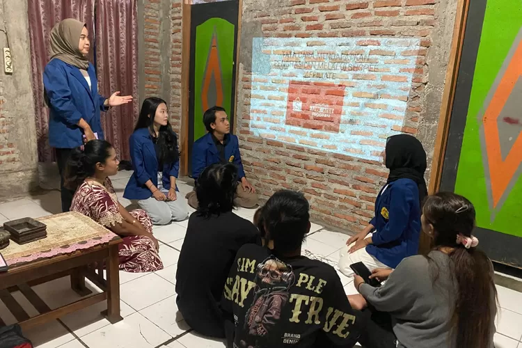 Tingkatkan Penghasilan, Mahasiswa FTIK USM Berikan Penyuluhan Pemanfaatan Medsos