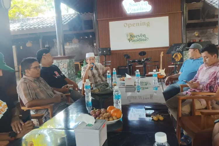 TERPILIH : Caleg DPR RI terpilih dari PKS di Dapil X Jateng, Rizal Bawazier saat bertemu dengan insan media di daerah Kabupaten Batang. (KONTENJATENG.COM/Arif Prayoga)