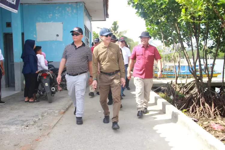 Monitoring Kawasan Nusakambangan, Menteri Hukum dan HAM Kunjungi Kampung Laut