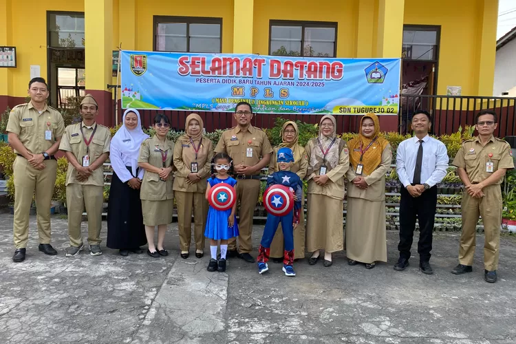 22 Juli 2024 SD Negeri Tugurejo 02 kota Semarang mengadakan MPLS hari pertama masuk sekolah dengan disambut oleh superhero. (Dokumentasi kontenjateng.com)