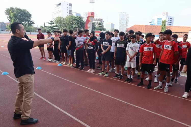 Arnaz Minta Atlet Fokus Pertahankan Gelar Juara Umum Porprov