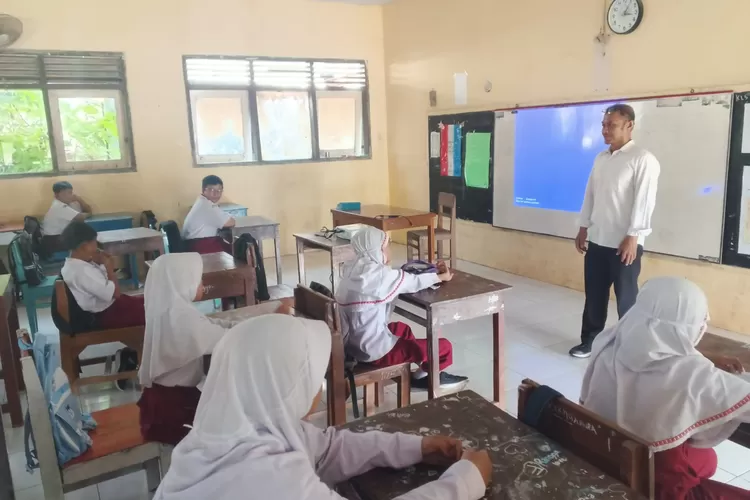 PESERTA DIDIK : Para peserta didik baru di SMP Muhammadiyah Kota Pekalongan saat mengikuti Forum Ta'aruf Siswa (Fortasi). (KONTENJATENG.COM/Arif Prayoga)