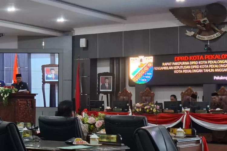SAMBUTAN : Wali Kota Pekalongan, HA Afzan Arslan Djunaid saat memberi sambutan di Rapat Paripurna KUA-PPAS APBD Kota Pekalongan Tahun Anggaran 2025.