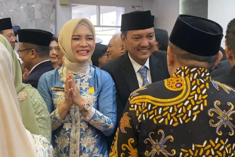 Anggota DPR RI, AS Sukawijaya atau yang dikenal Yoyok Sukawi menghadiri pelantikan Anggota Terpilih DPRD Kota Semarang masa jabatan 2024-2029 di Balai Kota Semarang, Rabu (14/8/2024).