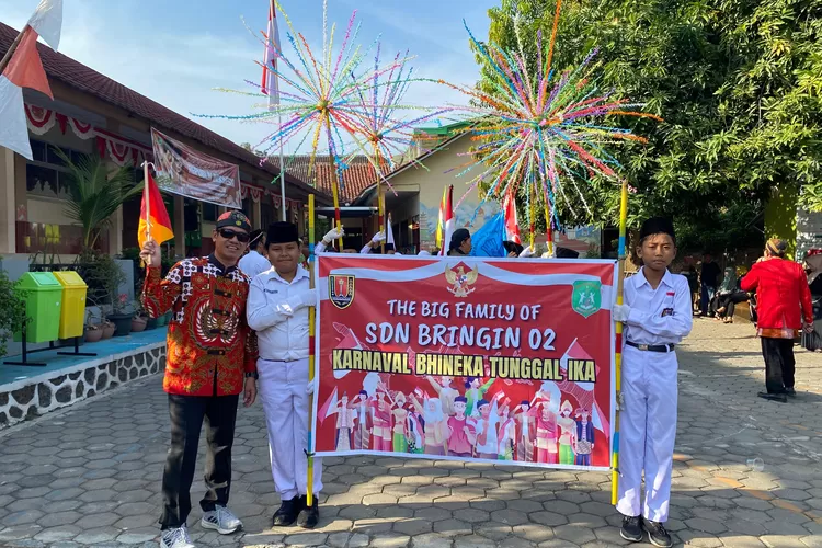 SDN Bringin 02 Kecamatan Ngaliyan Kota Semarang menggelar acara Karnaval dengan Tema Bhineka Tunggal Ika. (Dok. kontenjateng.com)