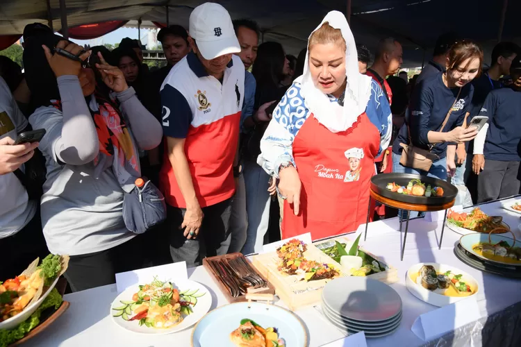 Ratusan Chef Masak Menu Unik Berbahan Ikan Bareng Wali Kota Semarang