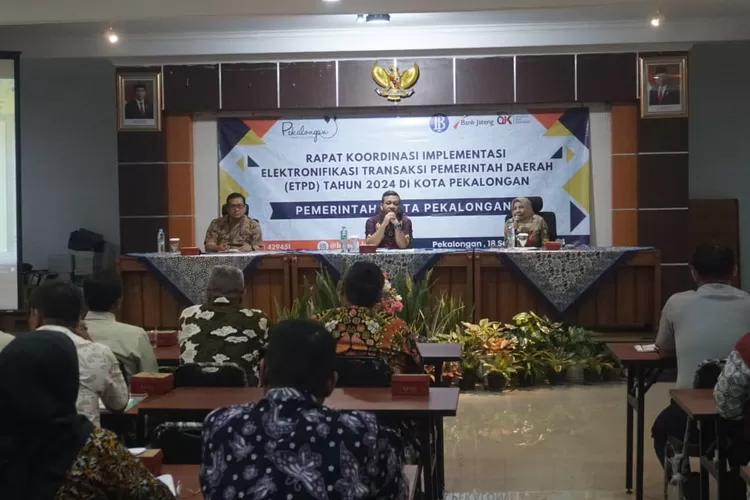 RAKOR : BPKAD Kota Pekalongan gelar rapat koordinasi (Rakor) implementasi Elektronifikasi Transaksi Pemerintah Daerah (ETPD) di Aula kantor BPKAD.
