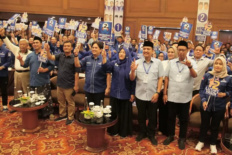 Pasangan Calon (Paslon) Wali Kota Semarang Nomor Urut 2, Yoyok Sukawi-Joko Santoso (Yoyok-Joss) menghadiri Rapat Konsolidasi Partai Demokrat