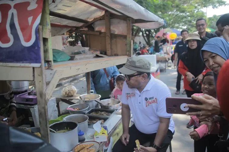 Kunjungi Pasar Rakyat Bangetayu Kulon, Agustin - Iswar Siap Bantu Jual dan Modal. /otongfajari/kontenjateng)