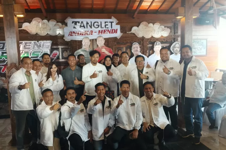 DEKLARASI : Paslon Gubernur dan Wakil Gubernur Jawa Tengah, Andika Perkasa dan Hendrar Prihadi (Hendi) saat bersama pada Pengusaha Perkasa Hebat Jateng yang mendeklarasikan dukungannya. (KONTENJATENG.COM/Arif Prayoga)