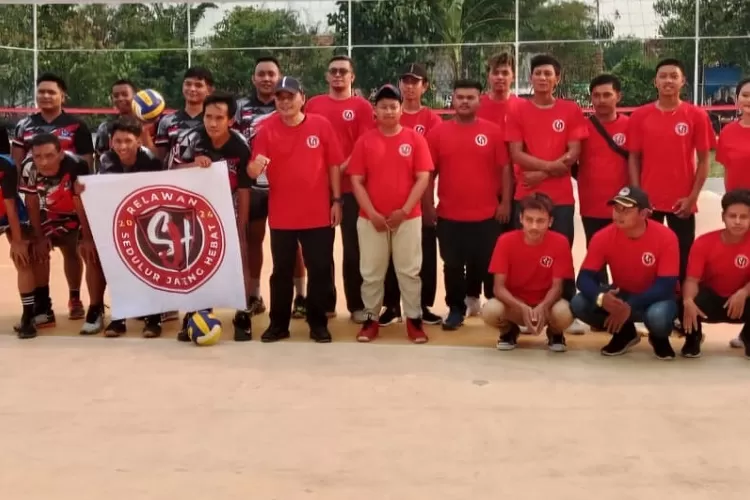 Guna mensukseskan dan memenangkan paslon Andika Hendi di Pilgub Jateng 2024, relawan Sedulur Jateng  Hebat (SJH) menggelar turnamen bola voli. /otongfajari/kontenjateng)