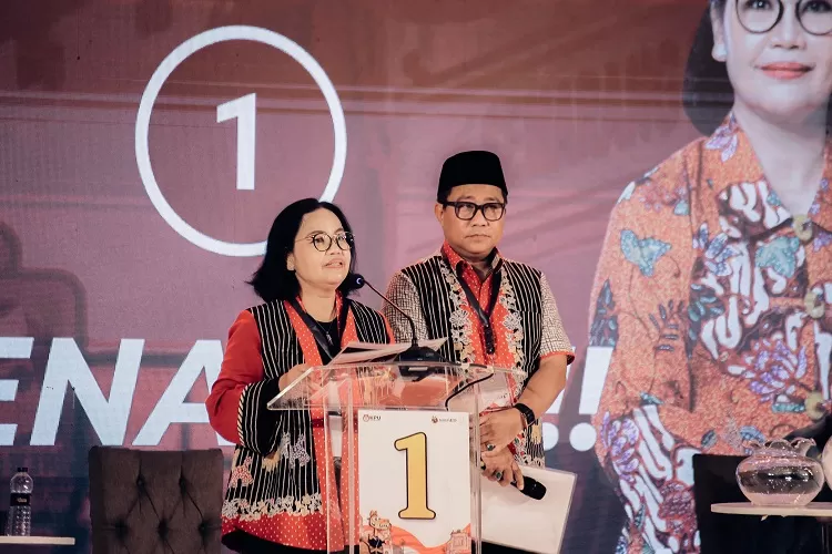 Paslon Agustin Iswar di debat publik pertama. /otongfajari/kontenjateng)