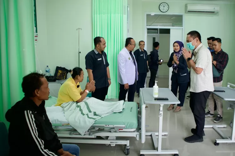 Yoyok Sukawi Bertemu dengan Direktur RS Unimus Saat Jenguk Kerabat, Bahas Pelayanan Kesehatan di Semarang