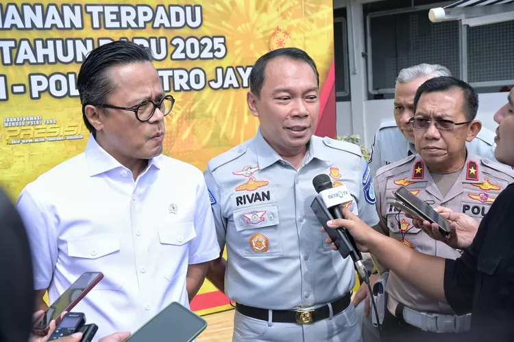 Wamen BUMN, Kakorlantas Polri, dan Dirut Jasa Raharja Pantau Arus Mudik Nataru dari Command Center KM 29 Tol Jakarta-Cikampek