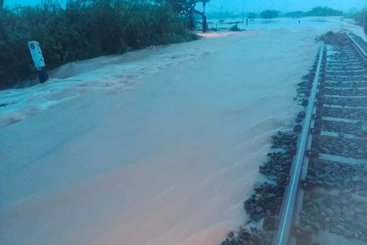 Jalur Kereta Api terdampak Banjir di Gubug-Karangjati