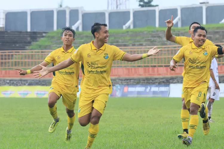 SELEBRASI : Para pemain Persip Pekalongan rayakan selebrasi bersama setelah mencetak gol ke gawang Persitema Temanggung. (Media Officer Persip)