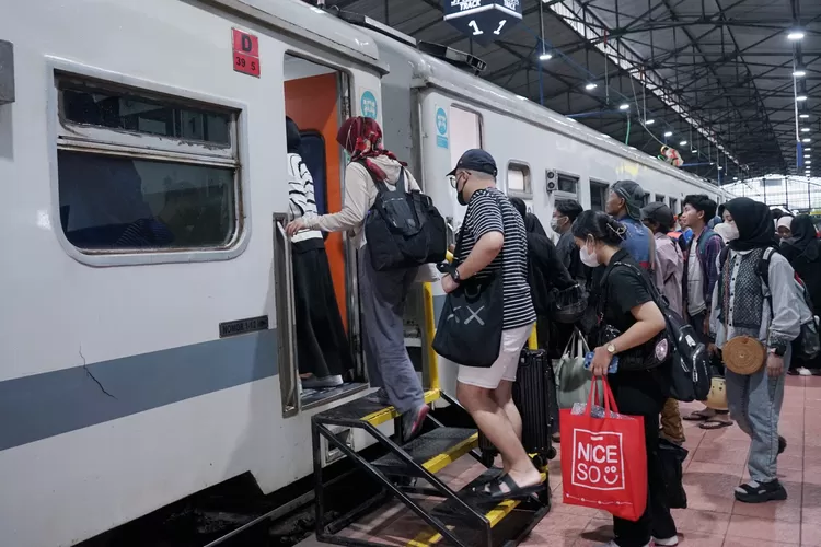 KAI Daop 4 Semarang Catat 1 Juta Penumpang di Bulan Januari 2025, Meningkat 10 Persen Dibanding Januari 2024