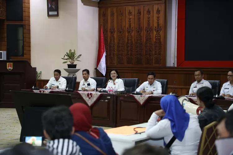 Terima PKL KIW, Agustina Wali Kota Semarang Siapkan Win-win Solution