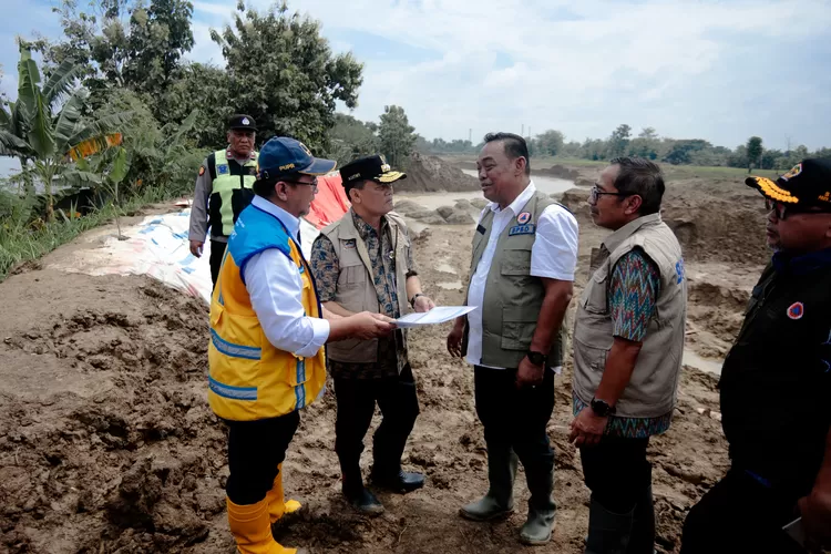 Gubernur Luthfi Instruksikan Penutupan Cepat Tanggul Jebol di Grobogan
