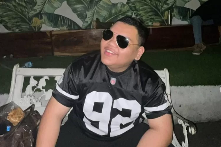 Potret Haidar alias Popon selaku anak dari almarhum Nasrullah atau yang akrab disapa Mat Solar janji akan teruskan karier sang ayah.(Instagram.com/@haidarrsyd)