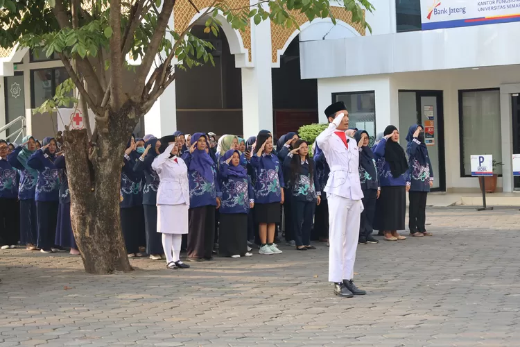 Universitas Semarang Menggelar Upacara Peringatan Hari Pendidikan Nasional