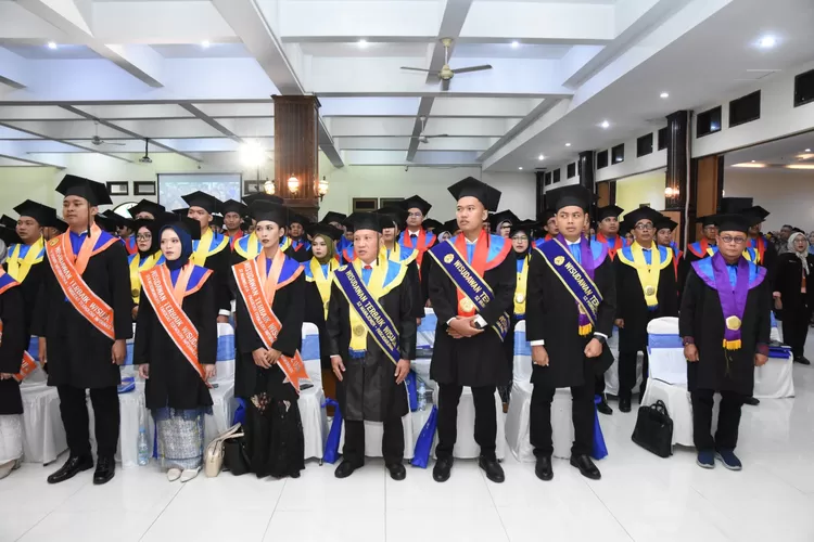 Universitas Semarang Gelar Wisuda ke-72, Luluskan 694 Mahasiswa