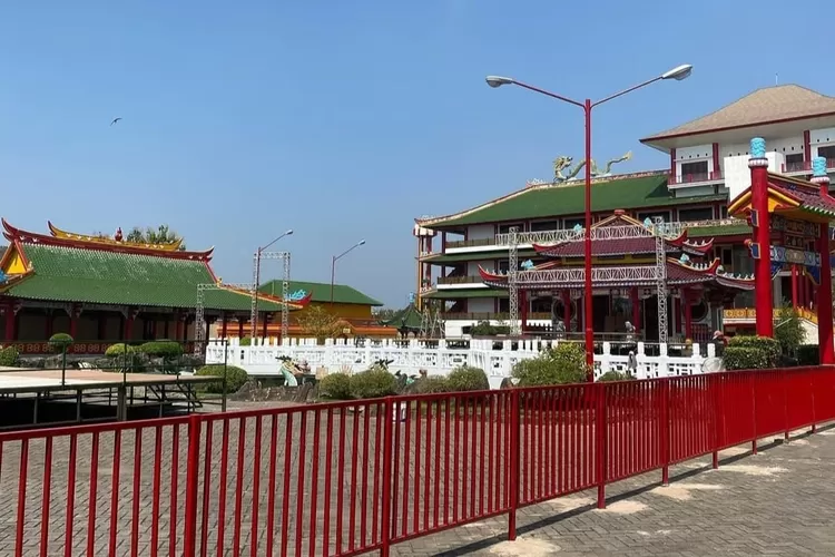 Tempat Ibadah Tri Dharma (TITD) Kwan Sing Bio Tuban, Jawa Timur.