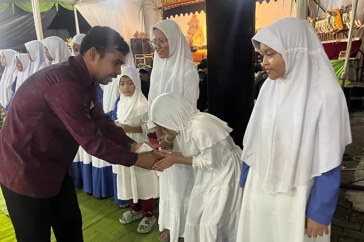 Harmoni Malam Penuh Makna, PT Naga Baladika Santuni Yatim dan Gelar Pagelaran Budaya di Semarang