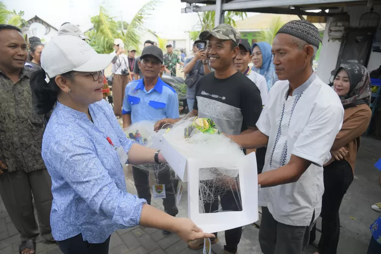 Realisasikan Janji Kampanye, Agustina-Iswar Serahkan Bantuan Operasional Bisyaroh kepada 6.572 Penerima