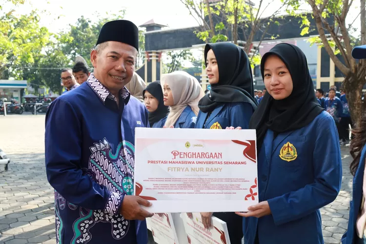 Mahasiswa Berprestasi USM Raih Penghargaan atas Prestasi Akademik dan Non-Akademik