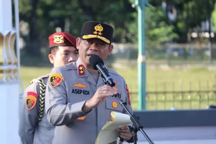 [08.46, 29/8/2025] +62 811-1111-6261: 7 Anggota Brimob Diamankan Terkait Driver Ojol yang Tewas Dilindas Mobil Rantis, Kadiv Propam Polri Janji Usut Transparan   (NAMA MEDIA) - Polisi telah melakukan pemeriksaan pada anggota yang terlibat dalam insiden tewasnya driver ojek online (ojol) karena dilin