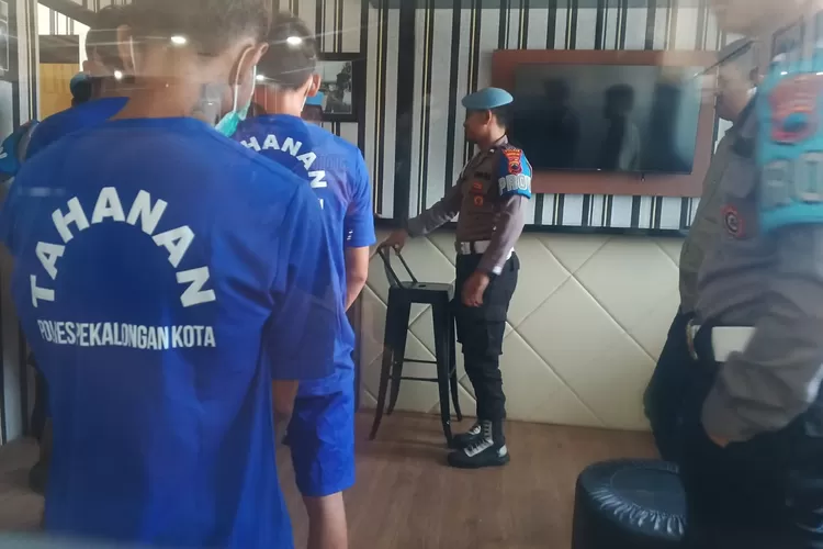 ANARKIS : Polres Pekalongan Kota sementara berhasil mengamankan 11 pelaku anarkis yang juga turut dalam aksi bakar gedung DPRD dan Kantor Pemkot Pekalongan. (kontenjateng.com/Arif Prayoga)