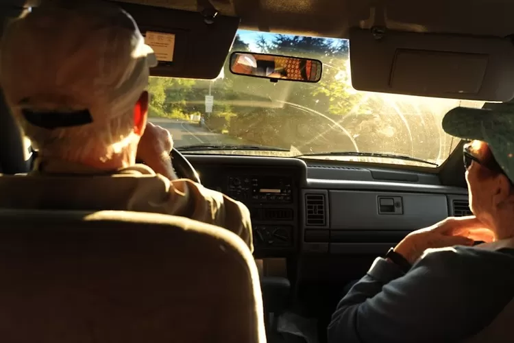 Foto Ilustrasi - Ada beberapa kriteria sebuah mobil untuk memenuhi kebutuhan berkendara bersama keluarga. (Unsplash/Wonderlane)