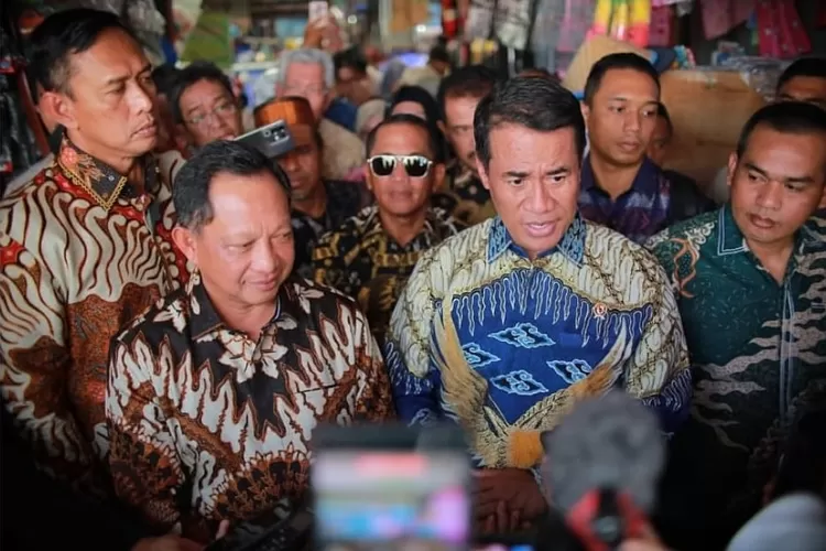 [15.35, 6/9/2025] +62 814-6676-0816: Foto Ilustrasi - Ada beberapa kriteria sebuah mobil untuk memenuhi kebutuhan berkendara bersama keluarga. (Unsplash/Wonderlane) [15.51, 6/9/2025] +62 814-6676-0816: Klaim Stok Aman, Mentan Tegaskan Indonesia Tak akan Impor Beras Sampai Akhir 2025   (NAMA MEDIA) -