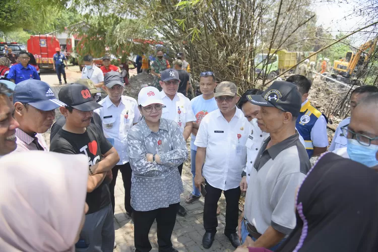 Tinjau Lokasi Kebakaran, Wali kota Semarang, Agustina Wilujeng Tekankan Pentingnya Kewaspadaan Masyarakat