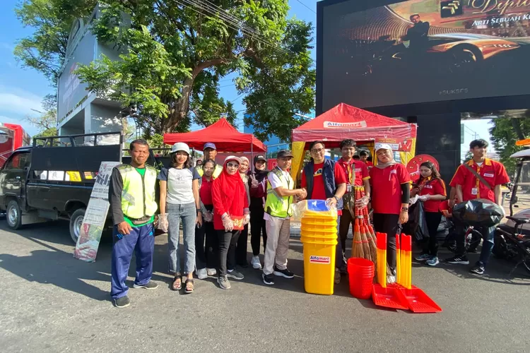 DLH Semarang Kampanyekan World Cleanup Day di CFD Simpang Lima