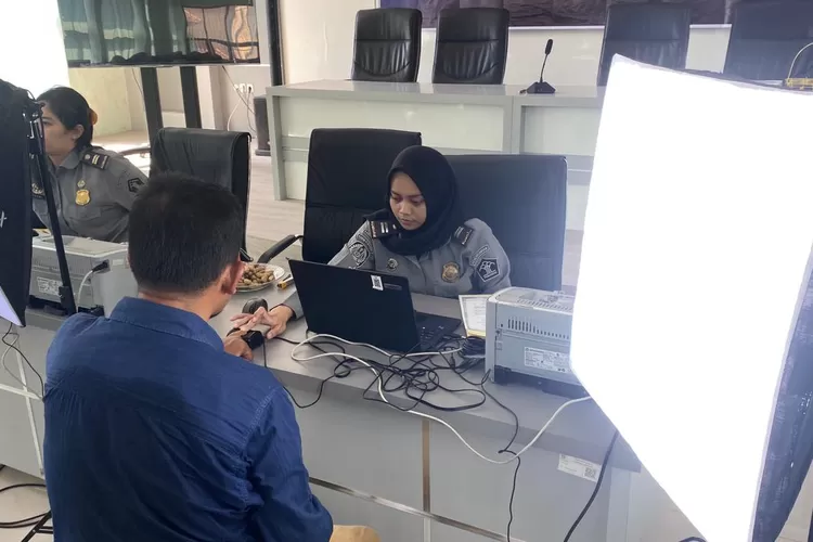 Antusias Tinggi, Eazy Paspor Imigrasi Semarang Diminati Calon Jemaah Umrah