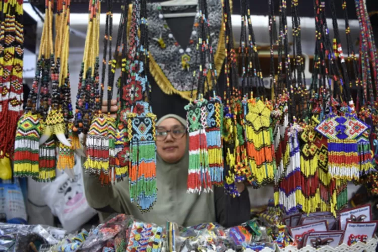 OJK mendorong pemerintah untuk memperpanjanh kebijakan hapus tagih KUR bagi pelaku UMKM. 