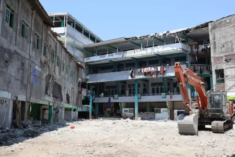 Berbagai respons renovasi Ponpes Al Khoziny menggunakan uang APBN. (bnpb.go.id)